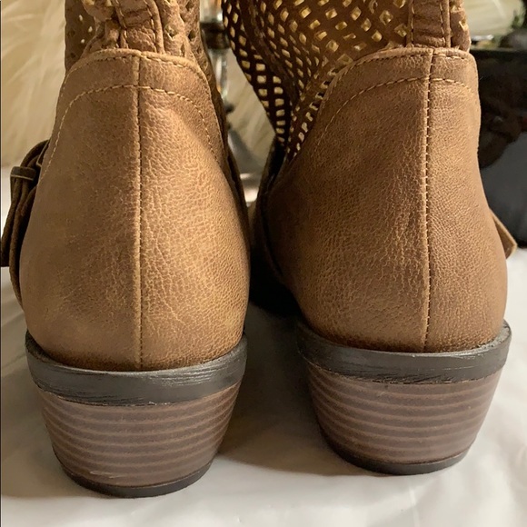 “Restricted” ankle boot - Picture 5 of 8